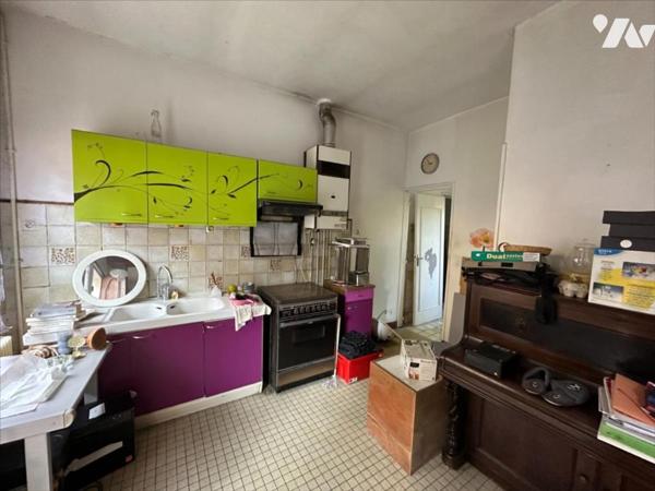 Maison familiale de 11 pièces, d'environ 325m², édifiées sur un terrain de 1 053 m²