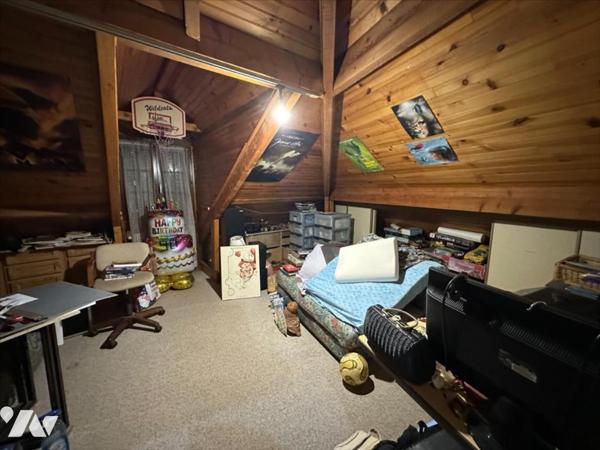 Maison familiale de 11 pièces, d'environ 325m², édifiées sur un terrain de 1 053 m²