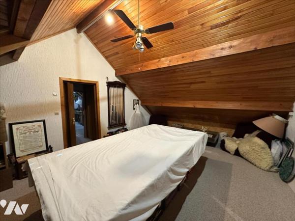 Maison familiale de 11 pièces, d'environ 325m², édifiées sur un terrain de 1 053 m²