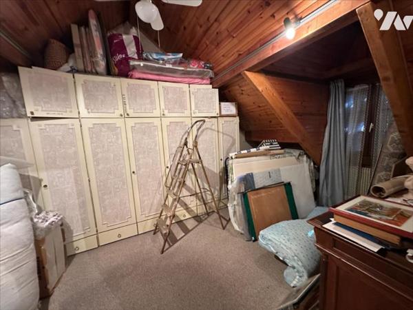 Maison familiale de 11 pièces, d'environ 325m², édifiées sur un terrain de 1 053 m²