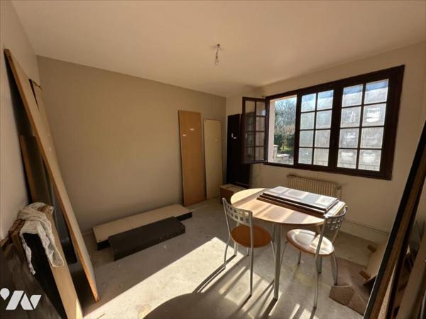 Maison familiale de 11 pièces, d'environ 325m², édifiées sur un terrain de 1 053 m²