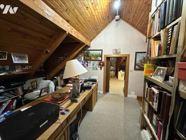 Maison familiale de 11 pièces, d'environ 325m², édifiées sur un terrain de 1 053 m²