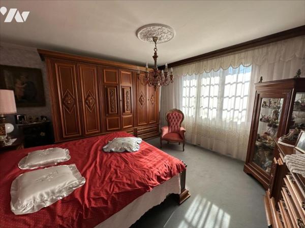 Maison familiale de 11 pièces, d'environ 325m², édifiées sur un terrain de 1 053 m²