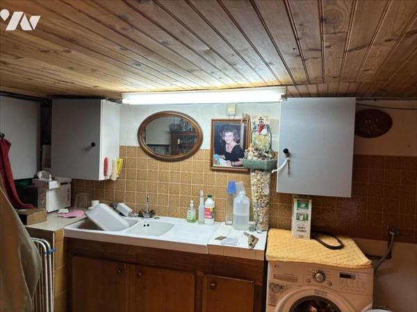 Maison familiale de 11 pièces, d'environ 325m², édifiées sur un terrain de 1 053 m²