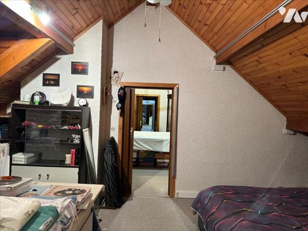 Maison familiale de 11 pièces, d'environ 325m², édifiées sur un terrain de 1 053 m²