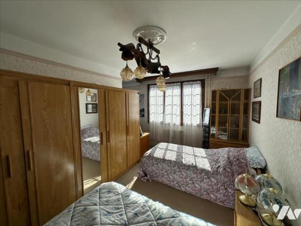 Maison familiale de 11 pièces, d'environ 325m², édifiées sur un terrain de 1 053 m²