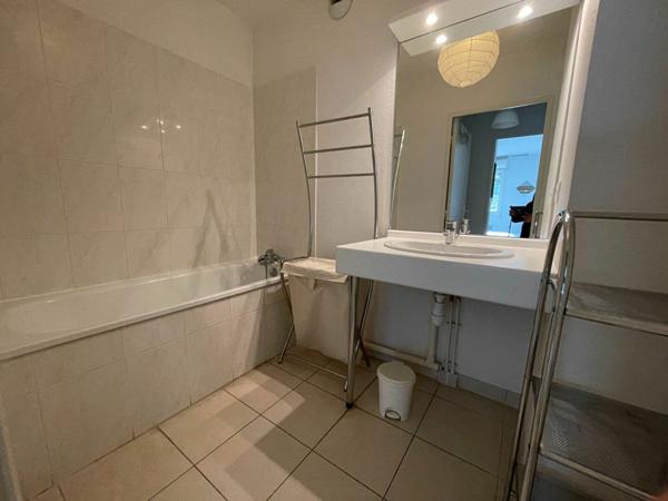 Appartement à louer    2 pièces •  Marseille 9