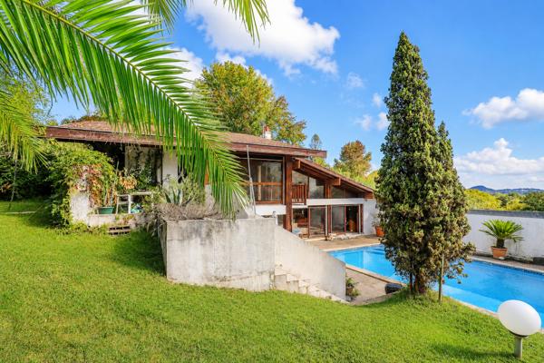 Maison d'exception à vendre à Arbonne - 7 pièces, piscine, double garage, Arbonne 64210