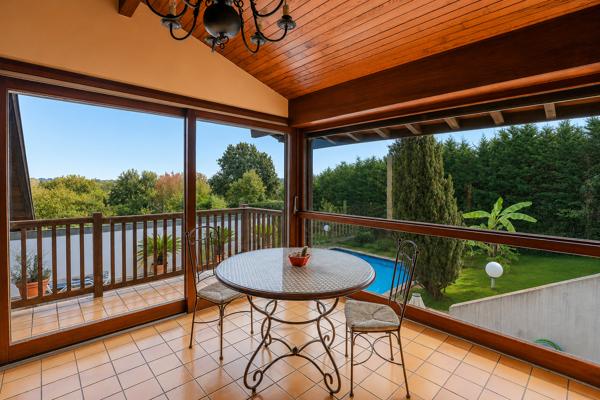 Maison d'exception à vendre à Arbonne - 7 pièces, piscine, double garage, Arbonne 64210