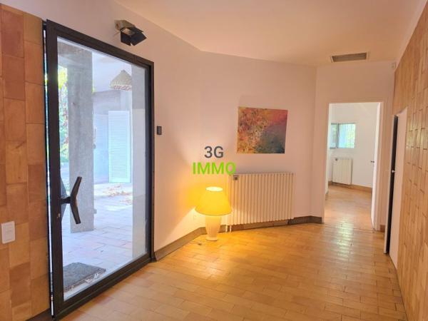 Vente / Maison d'architecte à Nîmes (30000)