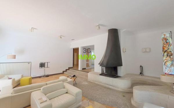 Vente / Maison d'architecte à Nîmes (30000)