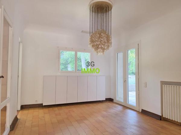 Vente / Maison d'architecte à Nîmes (30000)
