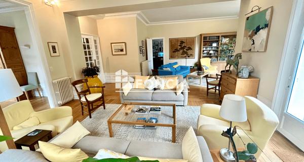 À vendre Maison 10 pièces 262 m² - Sceaux 92330