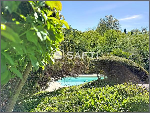 Élégance, volume et parc d'exception de plus de 2100 m2 avec piscine