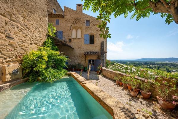 Exceptionnelle Demeure Seigneuriale au Cœur de Lauris - Luberon 1 090 000 € H.A.I.*