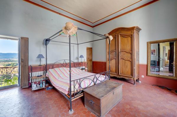 Exceptionnelle Demeure Seigneuriale au Cœur de Lauris - Luberon 1 090 000 € H.A.I.*