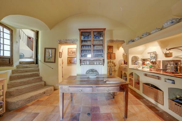 Exceptionnelle Demeure Seigneuriale au Cœur de Lauris - Luberon 1 090 000 € H.A.I.*