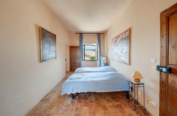 Exceptionnelle Demeure Seigneuriale au Cœur de Lauris - Luberon 1 090 000 € H.A.I.*