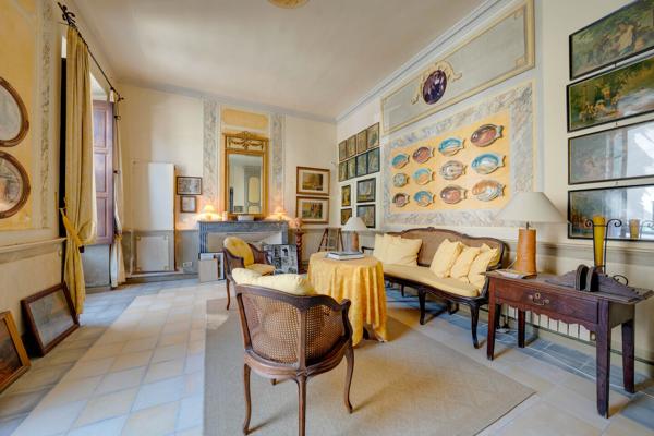 Exceptionnelle Demeure Seigneuriale au Cœur de Lauris - Luberon 1 090 000 € H.A.I.*