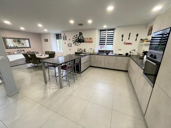 Maison F7 rénovée avec garage, terrain et piscine