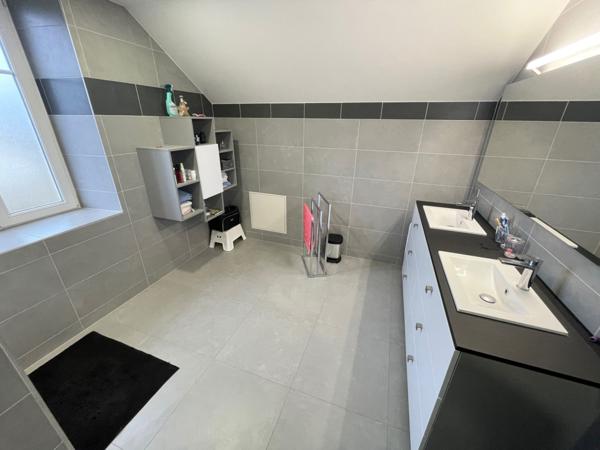 Maison F7 rénovée avec garage, terrain et piscine