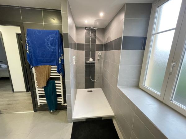 Maison F7 rénovée avec garage, terrain et piscine