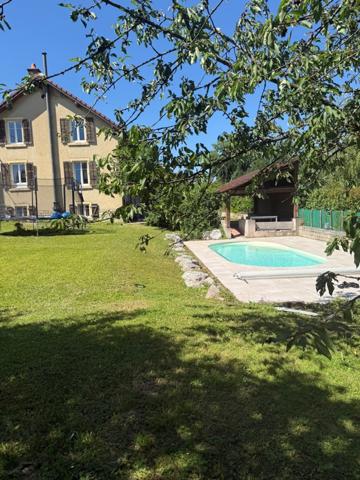 Maison F7 rénovée avec garage, terrain et piscine