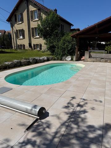 Maison F7 rénovée avec garage, terrain et piscine