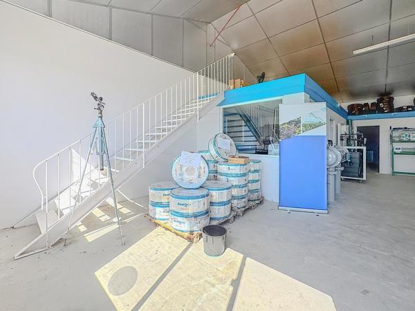 Murs commerciaux et Bureaux- rayon de braquage 42m