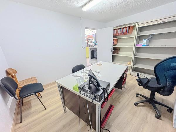 Murs commerciaux et Bureaux- rayon de braquage 42m