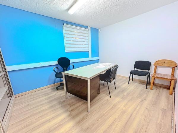 Murs commerciaux et Bureaux- rayon de braquage 42m