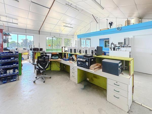 Murs commerciaux et Bureaux- rayon de braquage 42m