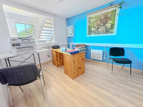 Murs commerciaux et Bureaux- rayon de braquage 42m
