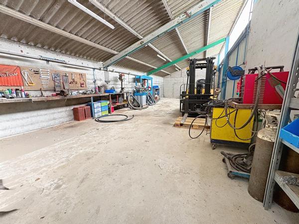 Murs commerciaux et Bureaux- rayon de braquage 42m