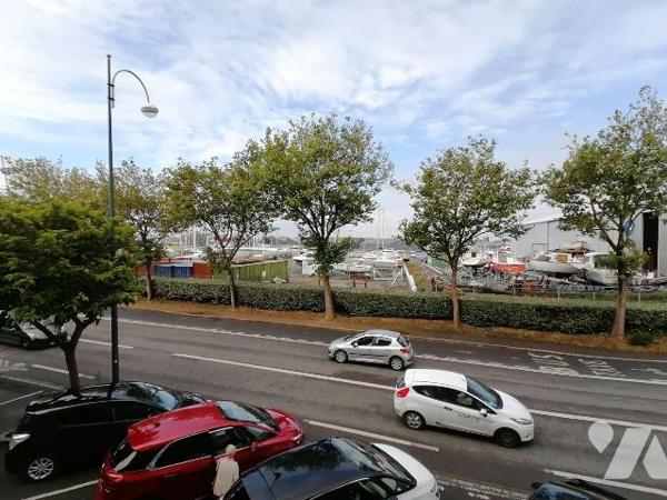 NOUVEAUTE TRENTE CINQ NOTAIRES !!! Spécial investisseur. Appartement actuellement loué. Au 1er ...