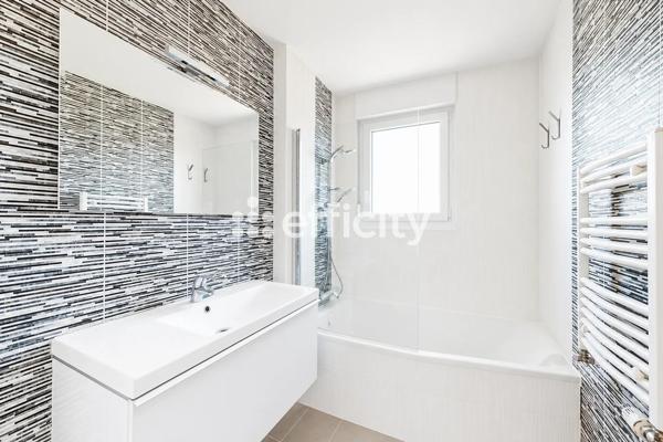 Appartement
         4 pièces
        - 85 m² Exclusivité 355 000 € *