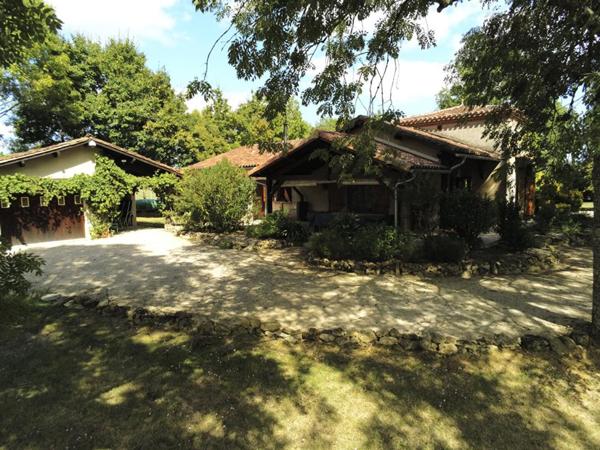 Proche Marciac dans le Gers maison 136 m2 sur 15 hectares
