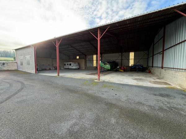 CORPS DE FERME - 4 CHAMBRES - HANGAR - 2 GARAGES