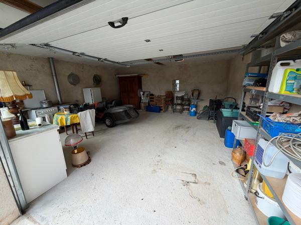 CORPS DE FERME - 4 CHAMBRES - HANGAR - 2 GARAGES