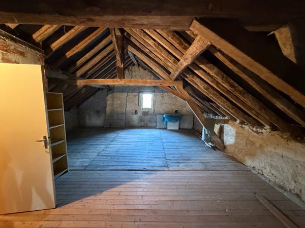 CORPS DE FERME - 4 CHAMBRES - HANGAR - 2 GARAGES