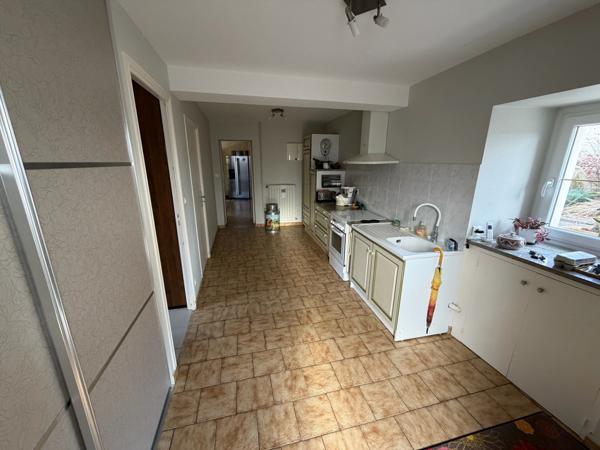 CORPS DE FERME - 4 CHAMBRES - HANGAR - 2 GARAGES