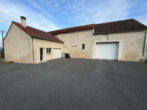 CORPS DE FERME - 4 CHAMBRES - HANGAR - 2 GARAGES
