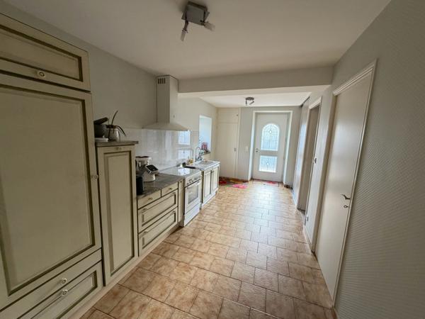 CORPS DE FERME - 4 CHAMBRES - HANGAR - 2 GARAGES