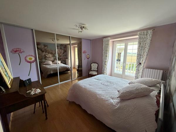 CORPS DE FERME - 4 CHAMBRES - HANGAR - 2 GARAGES