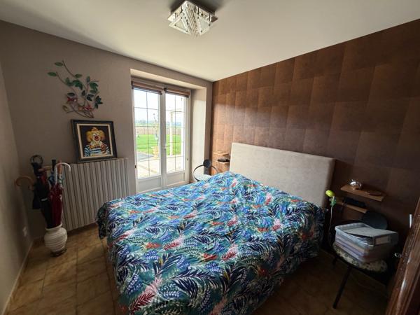 CORPS DE FERME - 4 CHAMBRES - HANGAR - 2 GARAGES