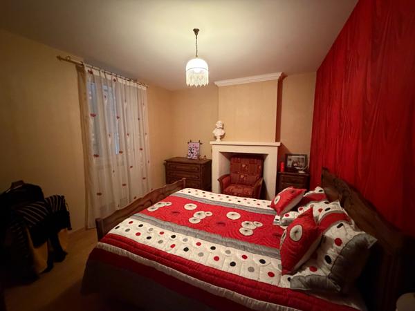 CORPS DE FERME - 4 CHAMBRES - HANGAR - 2 GARAGES