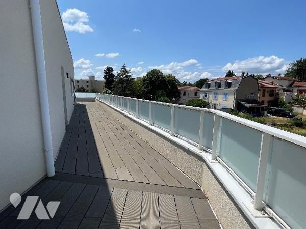 Champagne-au-Mont-d'Or – T4 NEUF d'exception au dernier étage avec terrasse panoramique