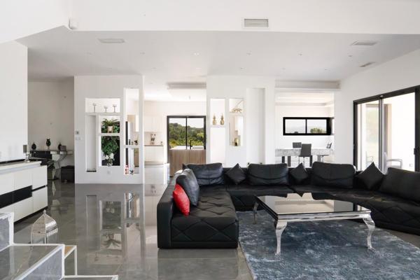 Maison contemporaine - 306 m² sur 4 024 m²