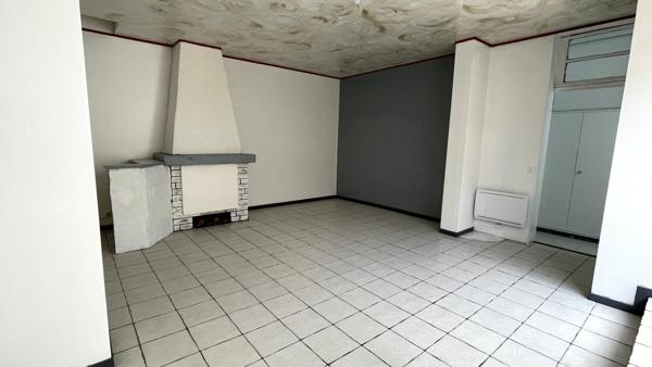 Maison 3 chambres, local commercial, jardin/cour. Piscine et dépendance. LALEU