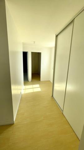 Maison 3 chambres, local commercial, jardin/cour. Piscine et dépendance. LALEU